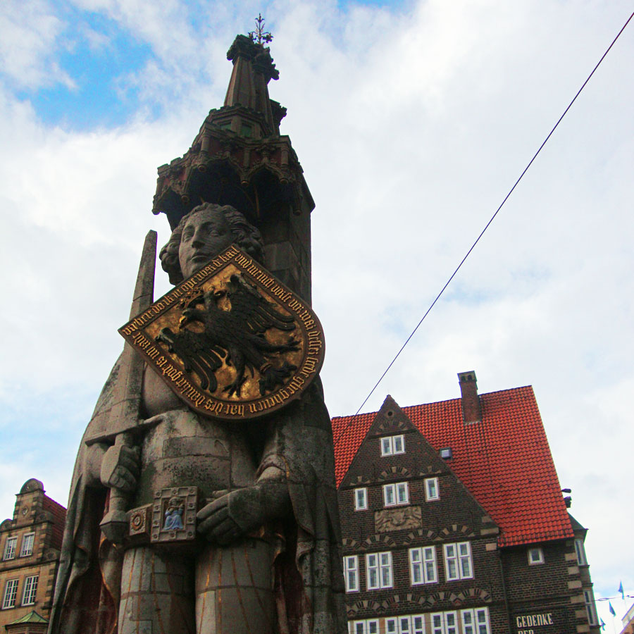 Статуя Роланда на Рыночном площади Бремена. 10 must-see Бремена помимо памятника тем самым музыкантам. Изображение 3